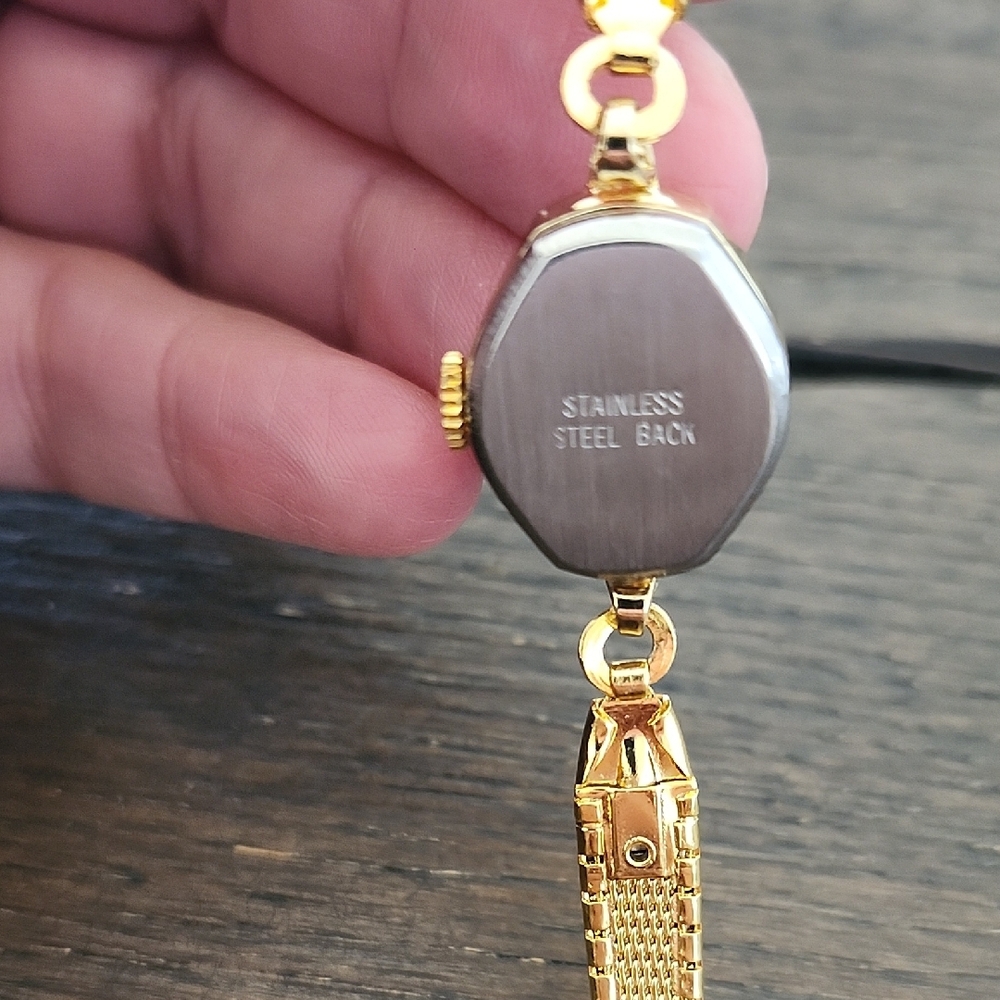 Vintage LUCERNE Swiss Made Gold-Tone Ladies Manual Wind Watch - Working - Picture 7 of 12